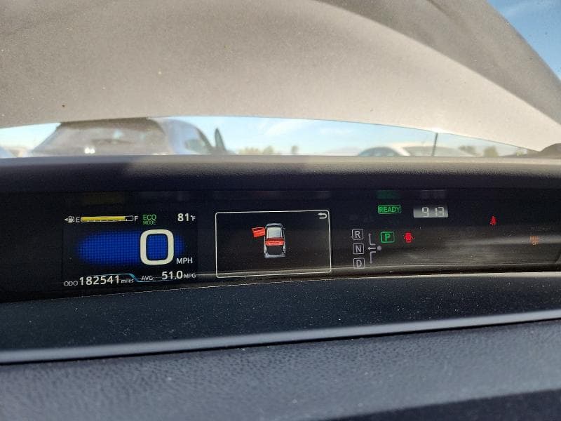 2017 TOYOTA PRIUS THREE 9