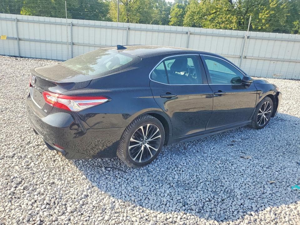 2020 TOYOTA CAMRY SE 3