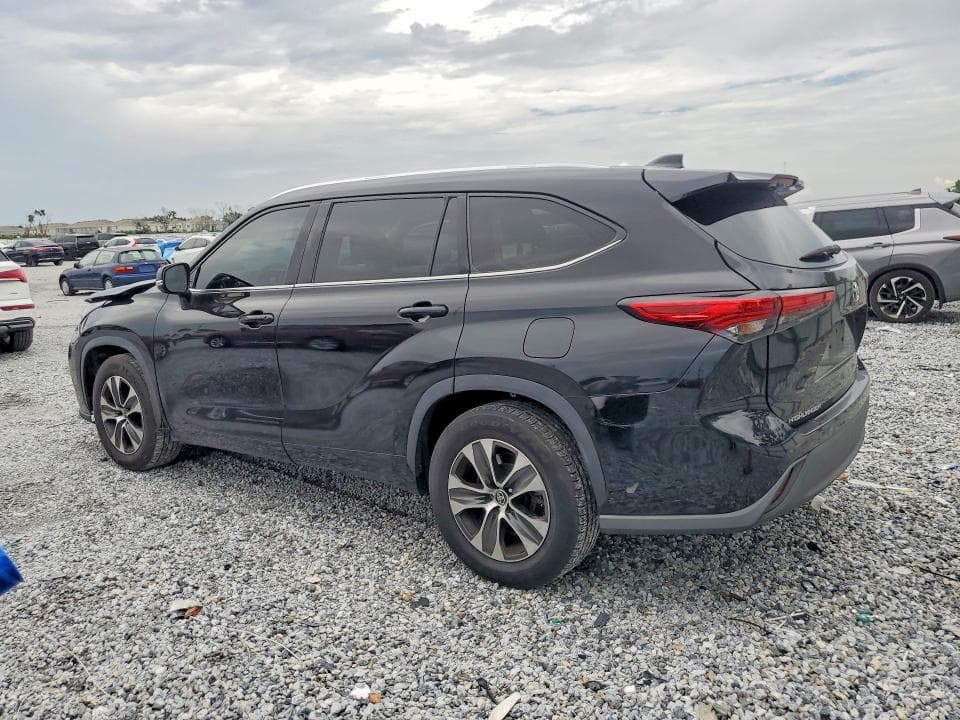 2020 TOYOTA HIGHLANDER XLE 2