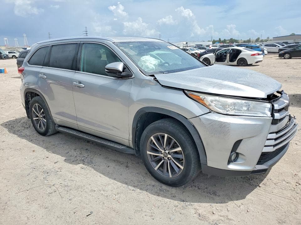2018 TOYOTA HIGHLANDER XLE 4