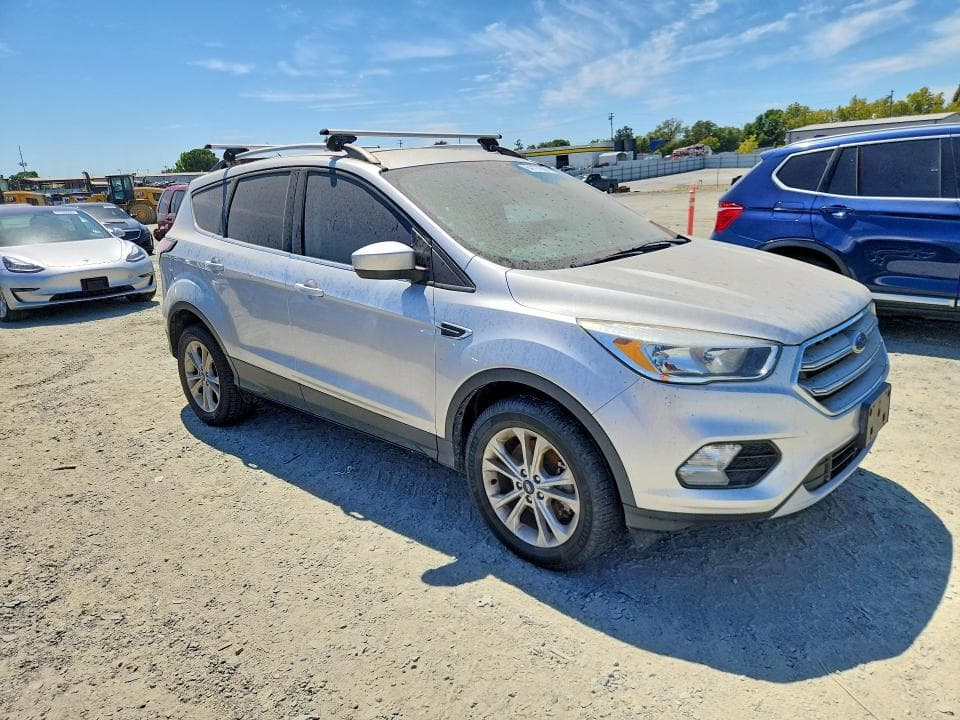 2017 FORD ESCAPE SE 4
