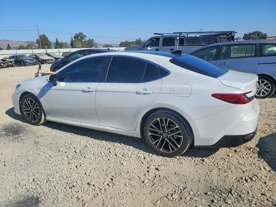 2025 TOYOTA CAMRY XLE 2