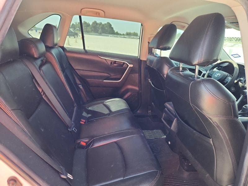 2021 TOYOTA RAV4 LE 10