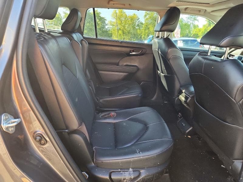 2023 TOYOTA HIGHLANDER XLE 11