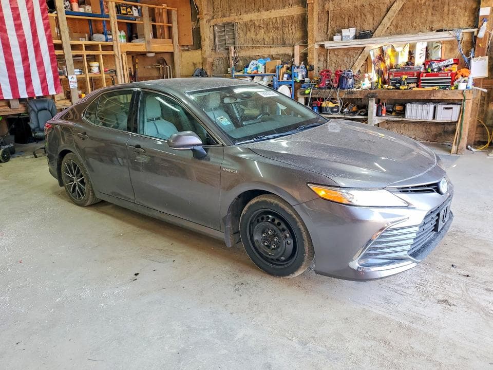 2021 TOYOTA CAMRY XLE 4