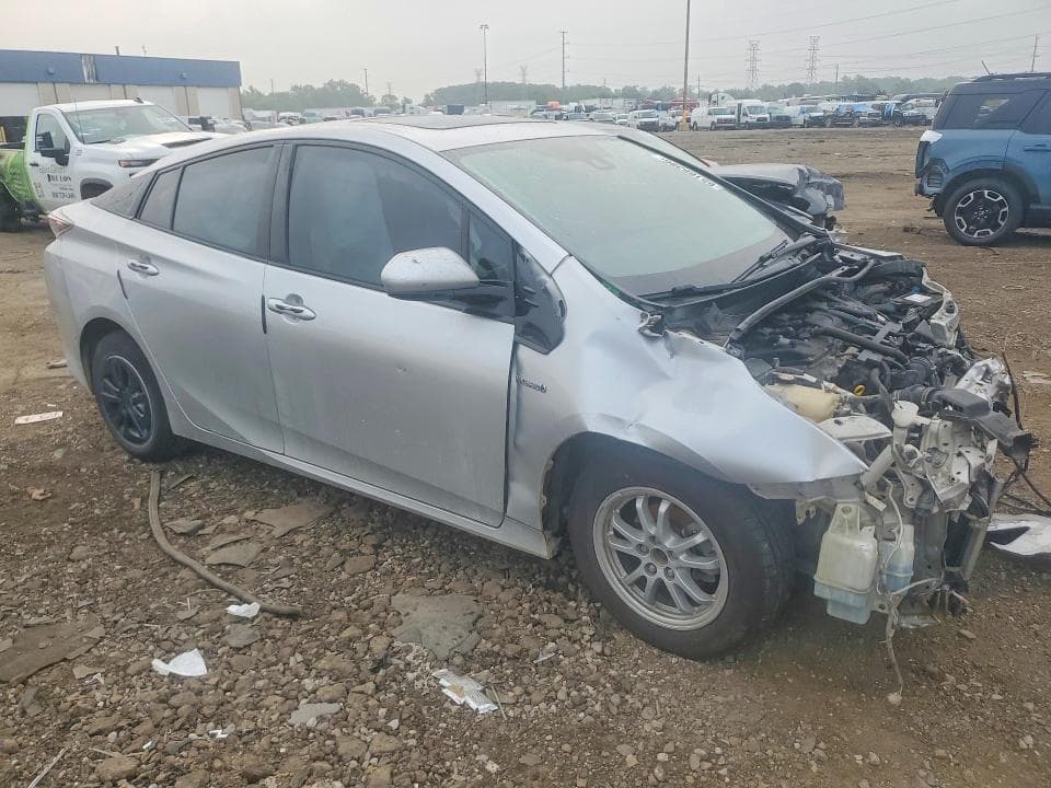 2017 TOYOTA PRIUS THREE 4