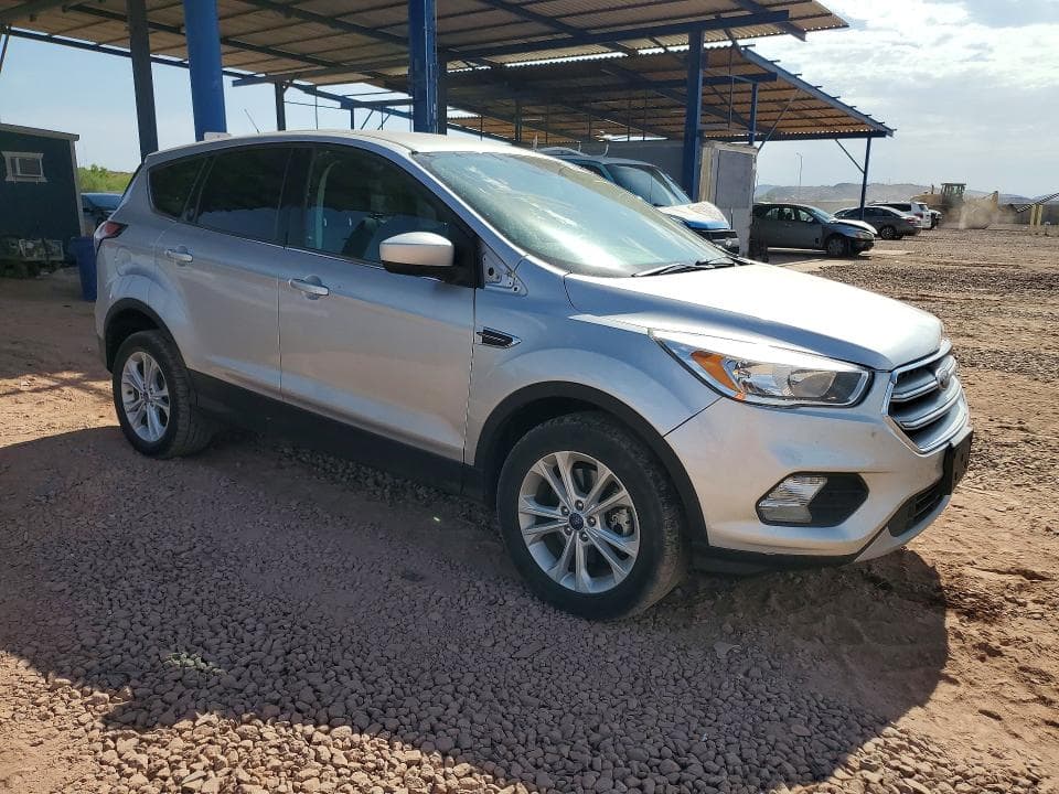 2017 FORD ESCAPE SE 4