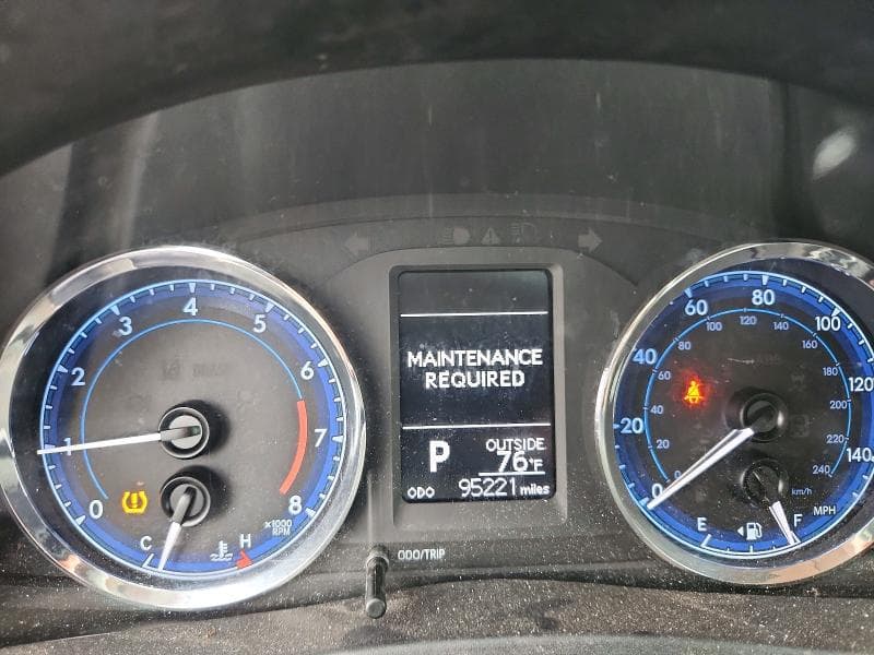 2017 TOYOTA COROLLA LE 9