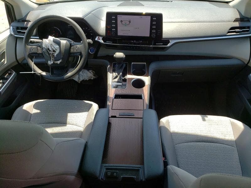 2022 TOYOTA SIENNA LE 8