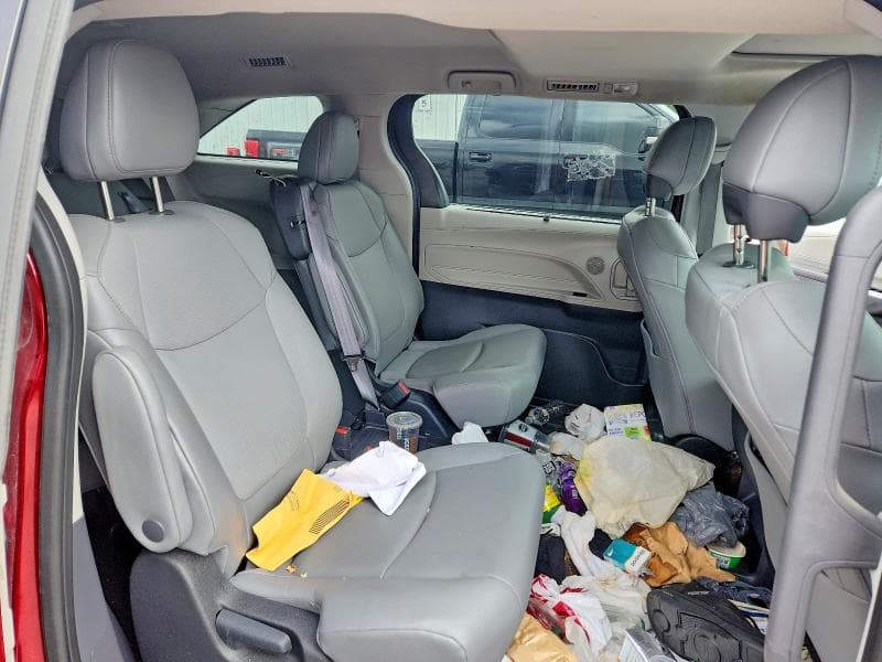 2023 TOYOTA SIENNA XLE 11