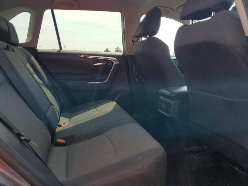 2020 TOYOTA RAV4 XLE 11