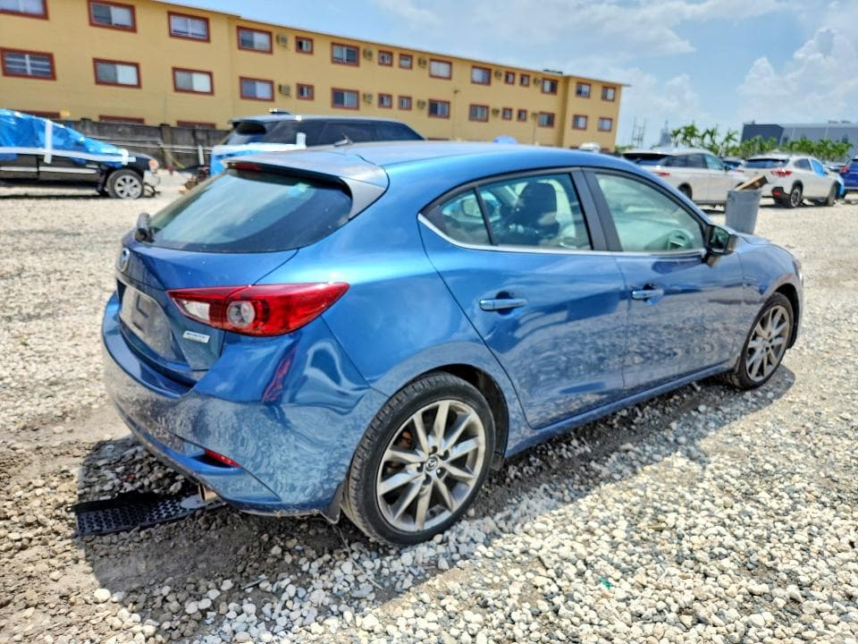 2018 MAZDA 3 TOURING 3