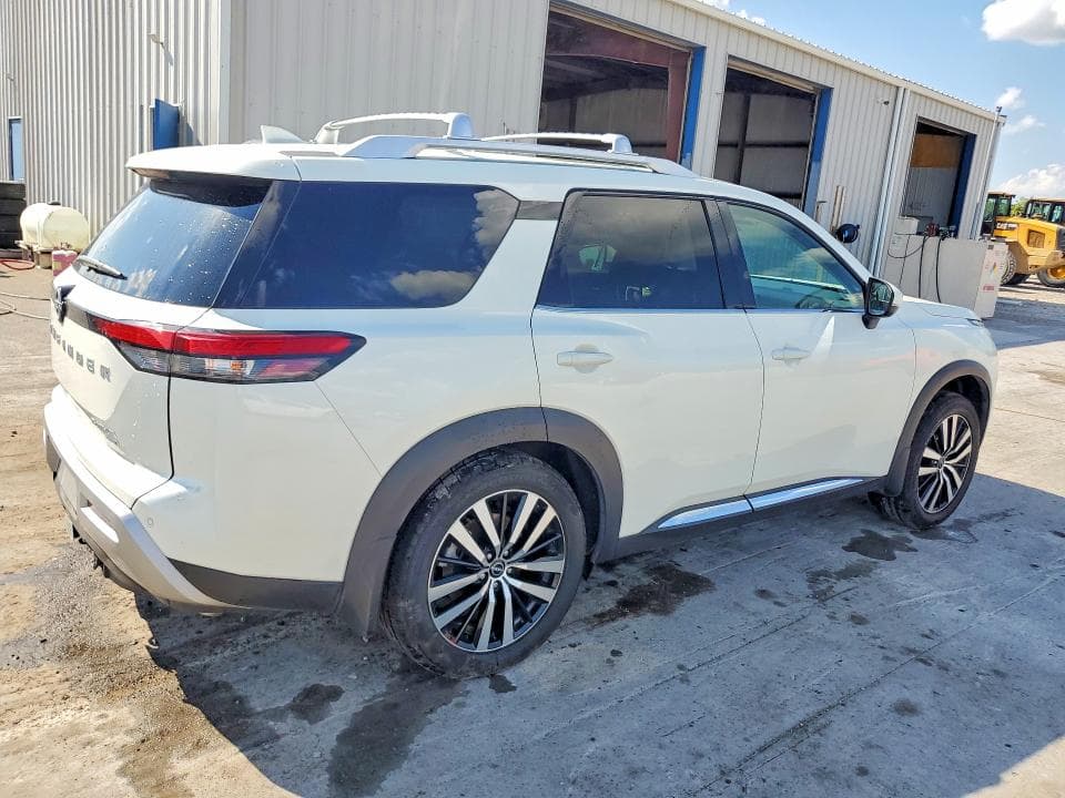 2023 NISSAN PATHFINDER PLATINUM 3