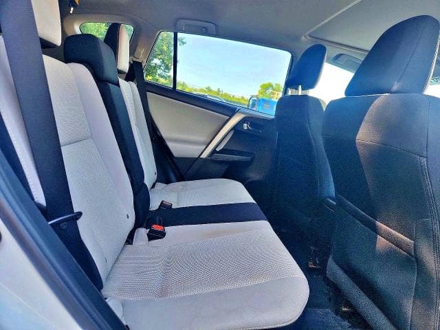 2017 TOYOTA RAV4 XLE 11
