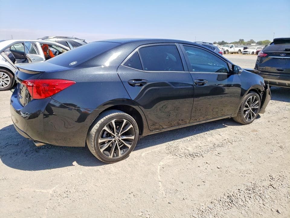 2017 TOYOTA COROLLA SE 3