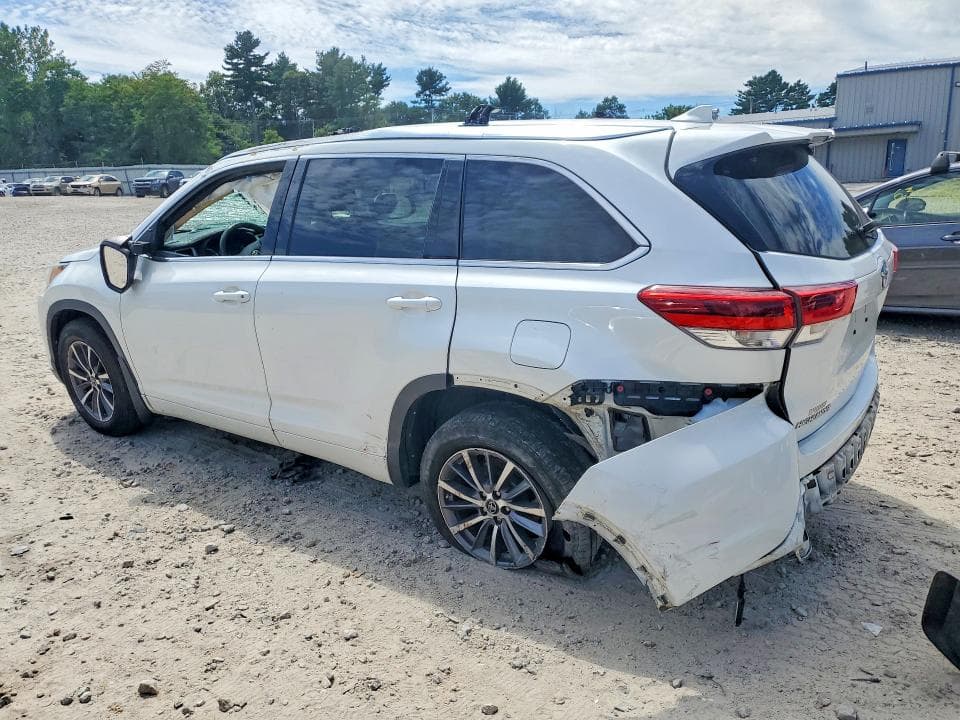 2018 TOYOTA HIGHLANDER XLE 2