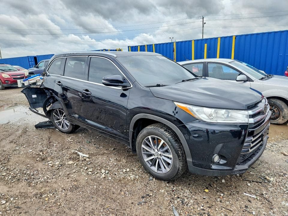 2017 TOYOTA HIGHLANDER XLE 4