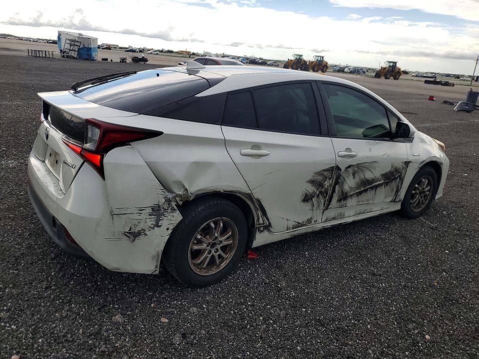 2019 TOYOTA PRIUS LE 3