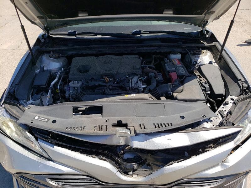 2018 TOYOTA CAMRY XLE 11