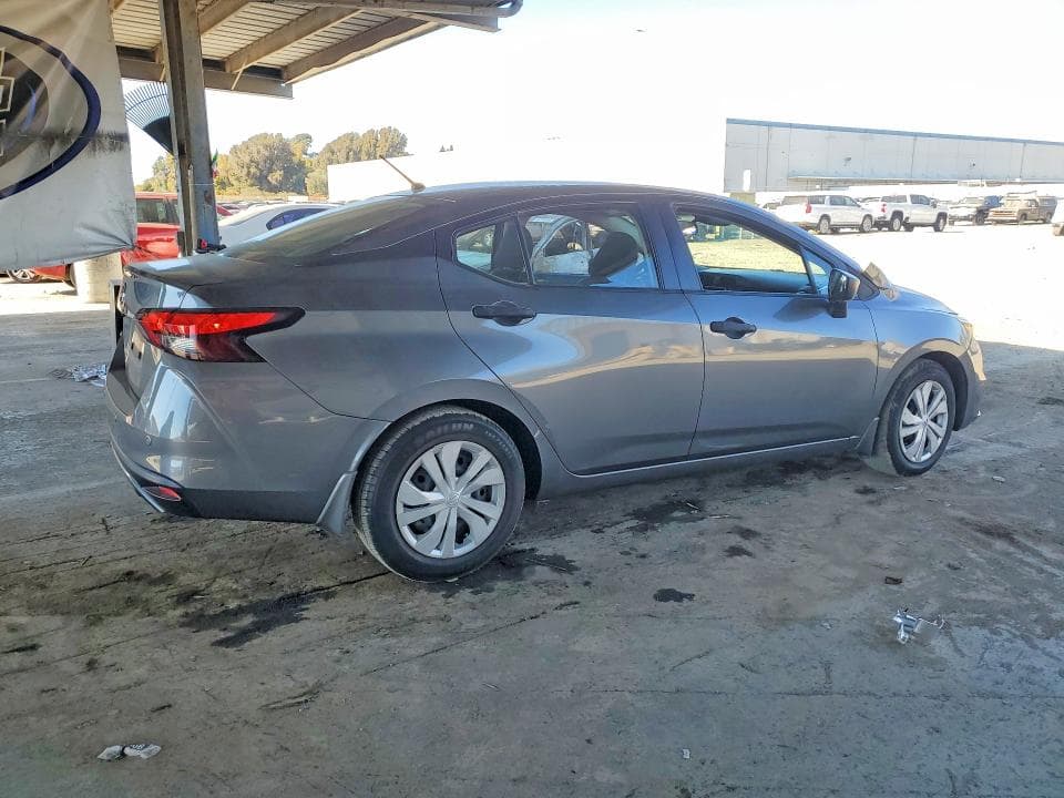 2021 NISSAN VERSA S 3