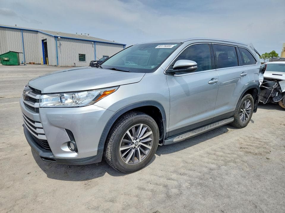 2019 TOYOTA HIGHLANDER SE - 1