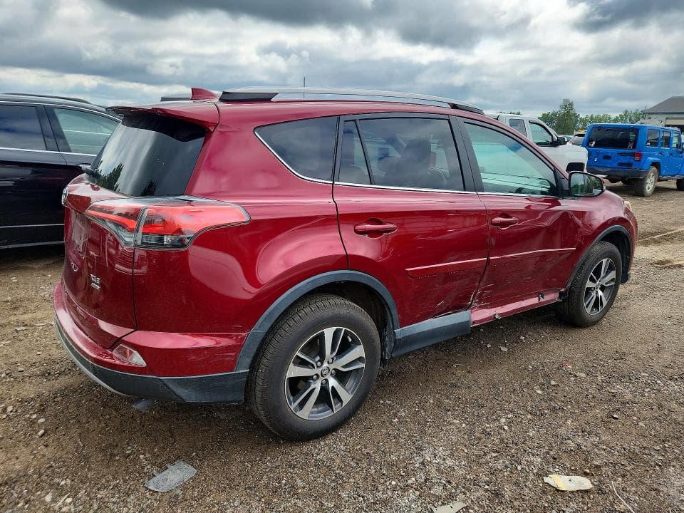 2018 TOYOTA RAV4 XLE 3