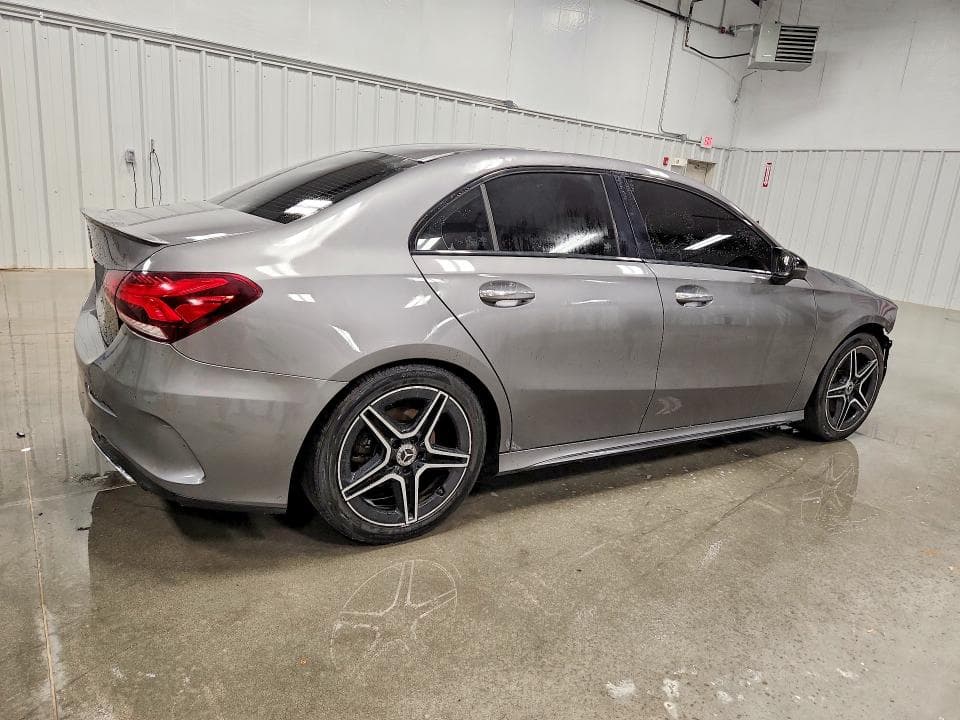 2019 MERCEDES-BENZ A 220 3