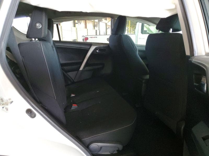 2017 TOYOTA RAV4 XLE 10