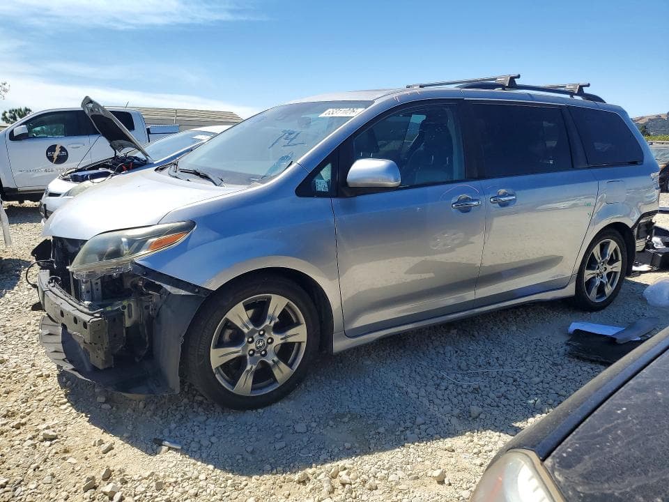 2018 TOYOTA SIENNA SE 8-PASSENGER - 1