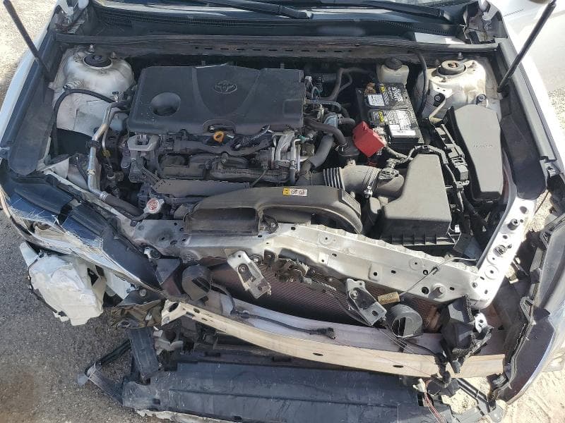 2018 TOYOTA CAMRY SE 11