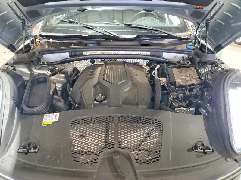 2024 PORSCHE MACAN BASE 12