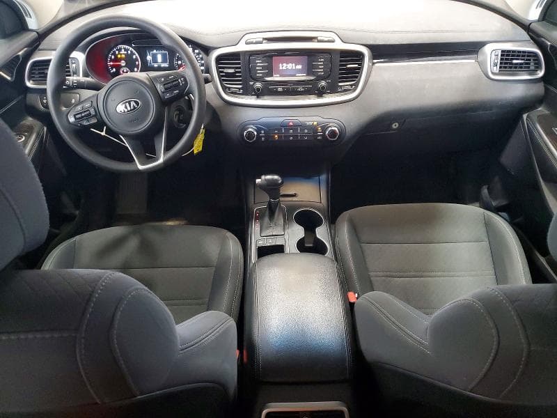 2017 KIA SORENTO LX 8