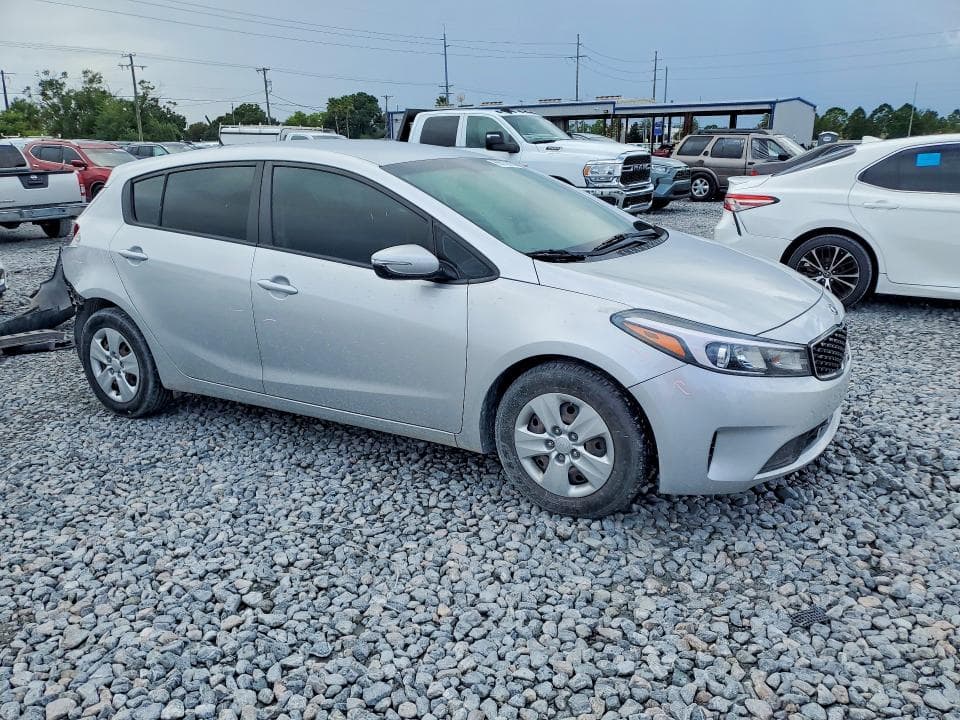 2017 KIA FORTE5 LX 4