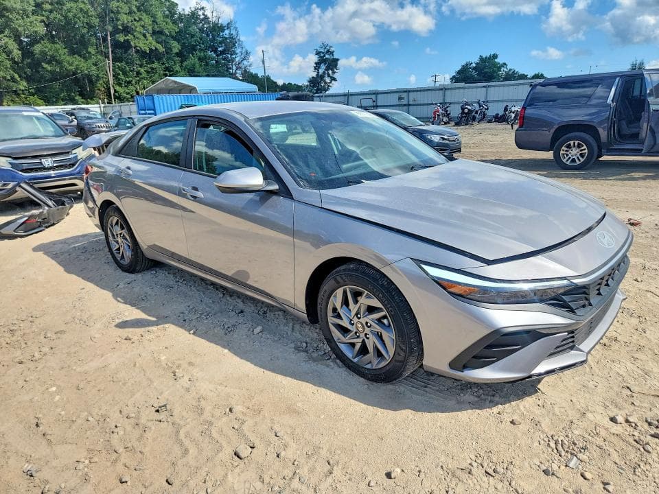 2026 HYUNDAI ELANTRA HYBRID BLUE 4