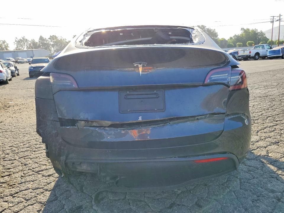 2025 TESLA MODEL Y 6
