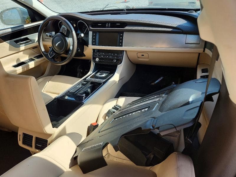 2017 JAGUAR XF PREMIUM 8