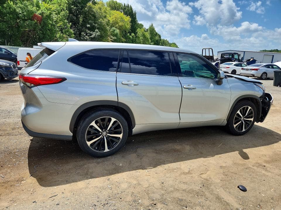 2021 TOYOTA HIGHLANDER LE 3
