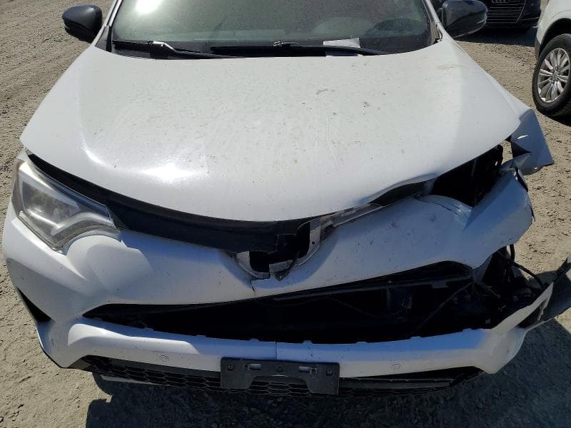 2018 TOYOTA RAV4 SE 11