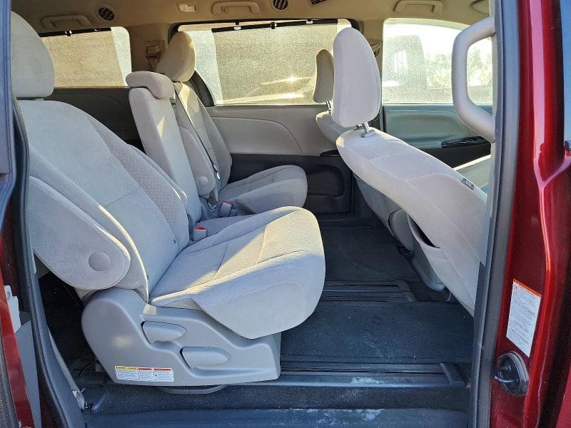 2017 TOYOTA SIENNA LE 8-PASSENGER 11