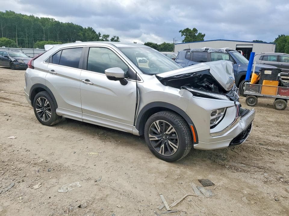 2023 MITSUBISHI ECLIPSE CROSS SE 4