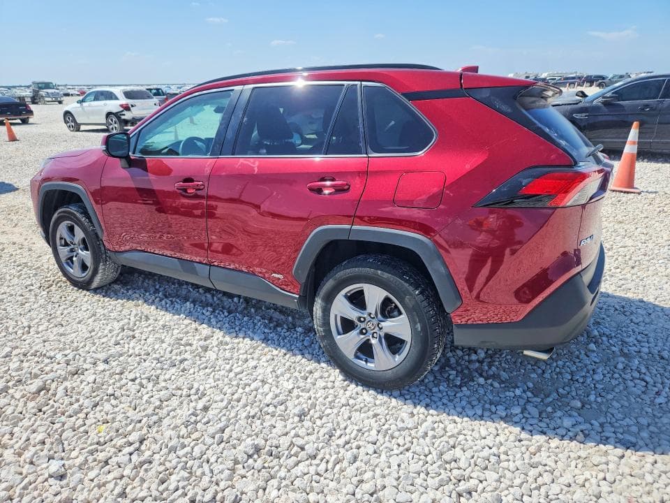 2022 TOYOTA RAV4 XLE 2