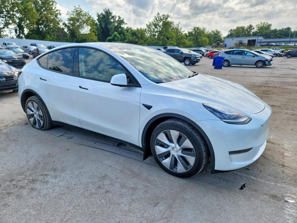 2023 TESLA MODEL Y 4