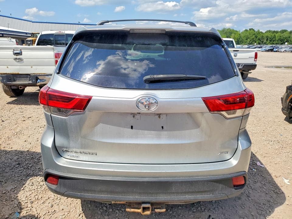 2017 TOYOTA HIGHLANDER LE 6