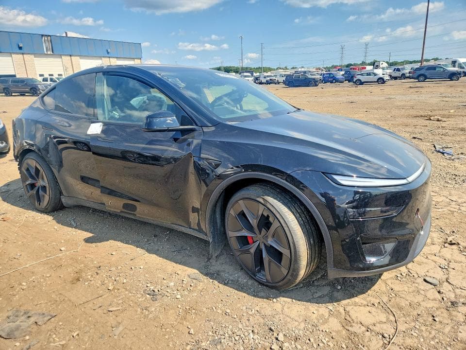 2026 TESLA MODEL Y 4