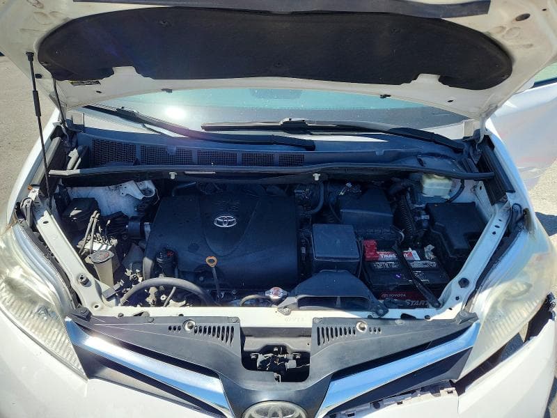 2018 TOYOTA SIENNA LE 12