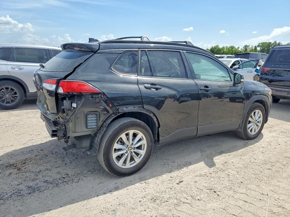 2025 TOYOTA COROLLA CROSS LE 3
