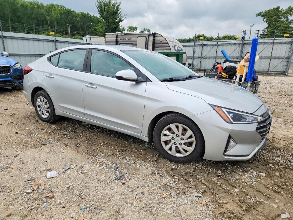 2019 HYUNDAI ELANTRA SE 4