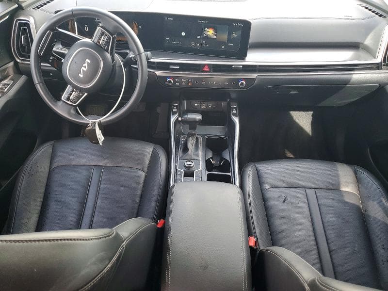 2025 KIA SORENTO S 8