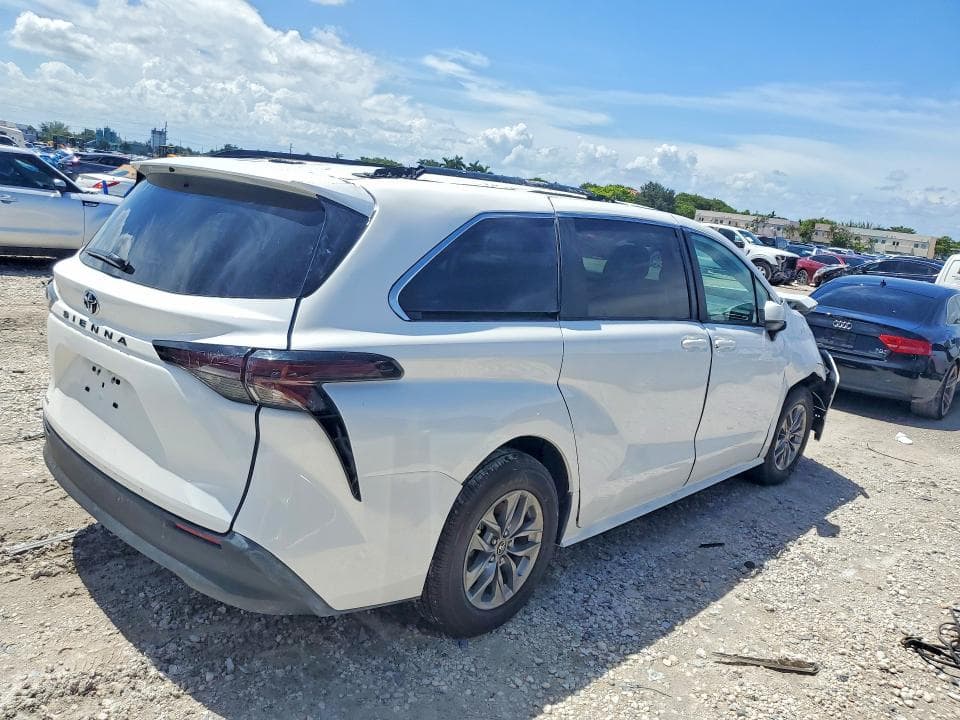 2026 TOYOTA SIENNA LE 3