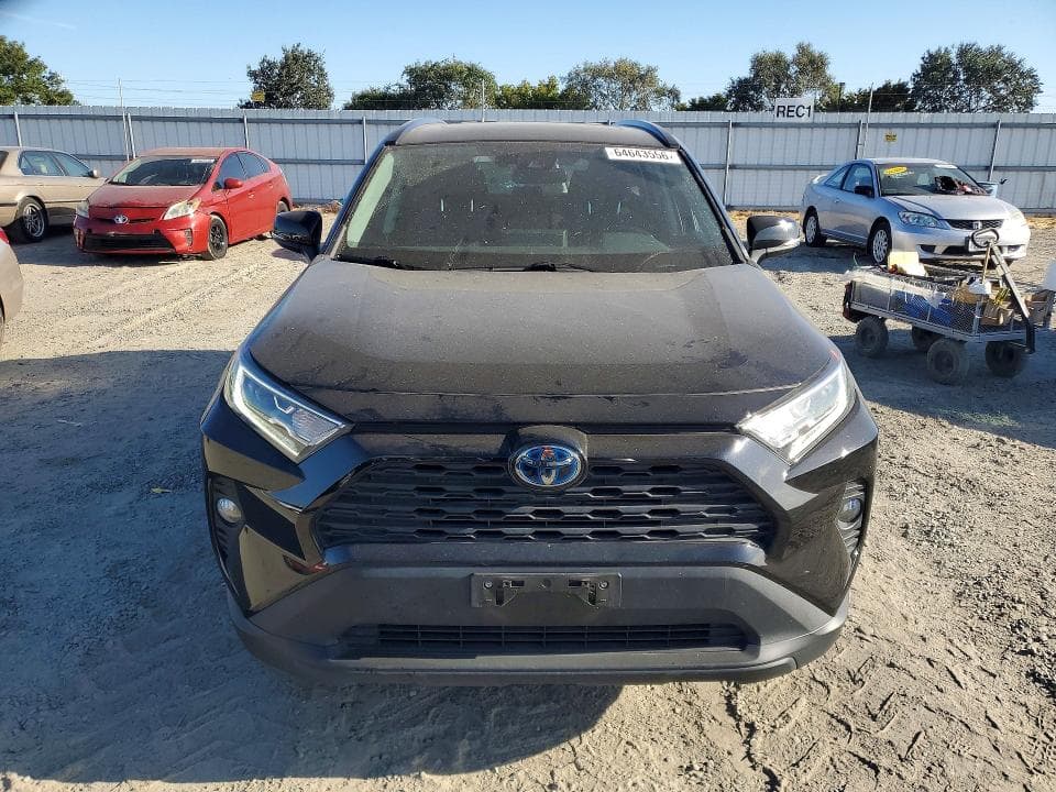 2019 TOYOTA RAV4 HYBRID XLE 5